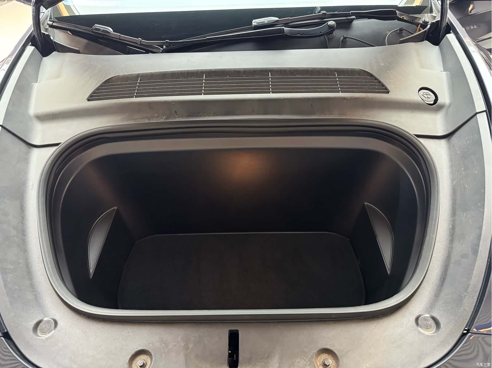 Tesla Model Y, 2024 18