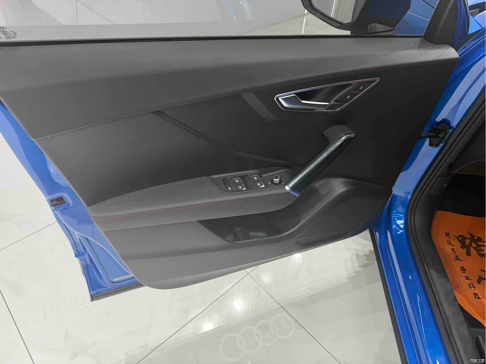 Audi Q2L, 2023 8