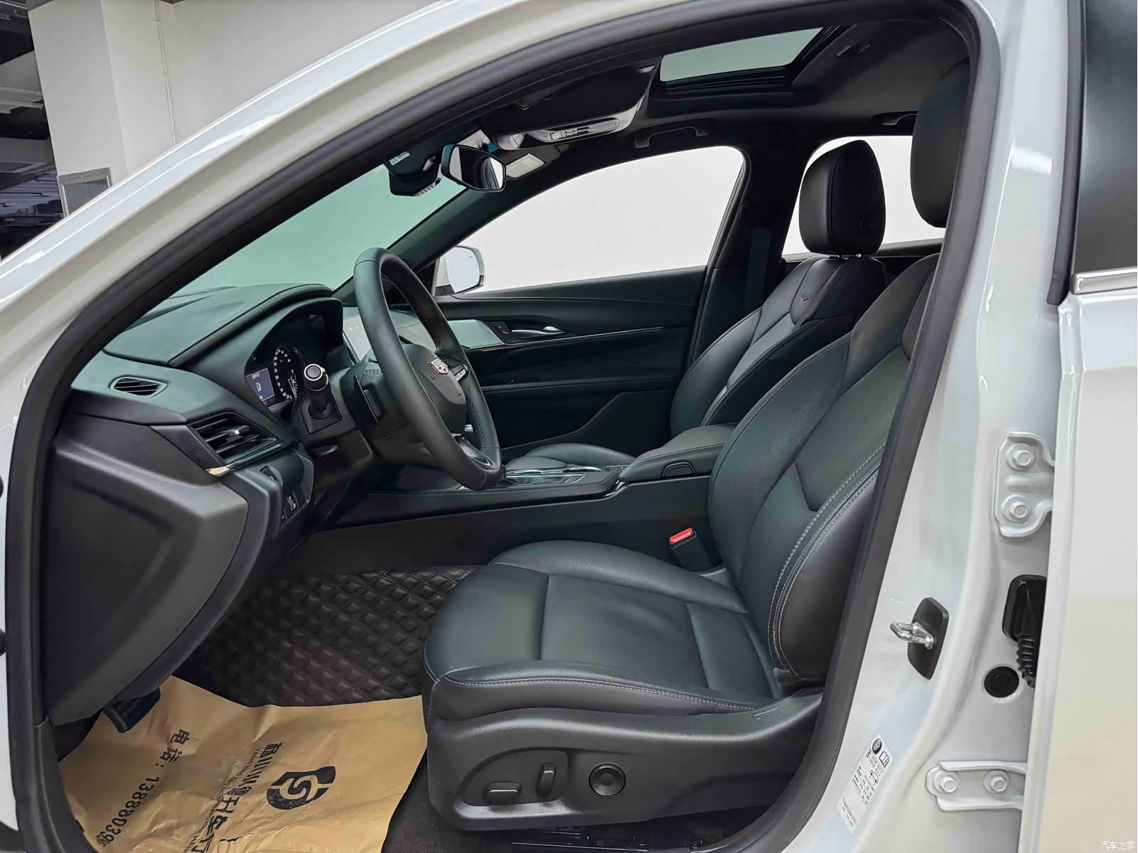 Cadillac CT4, 2023 13