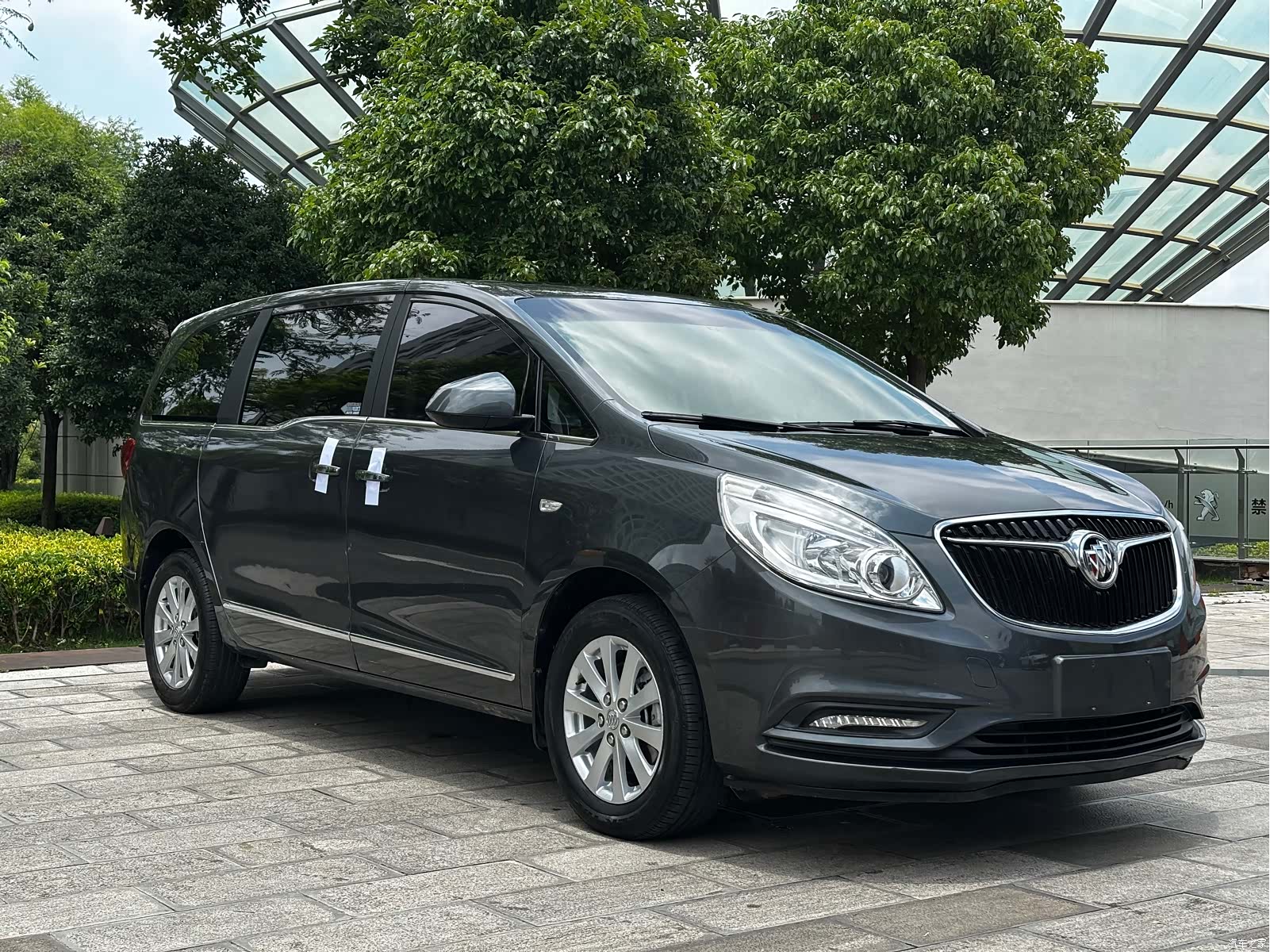 Buick GL8, 2019 3