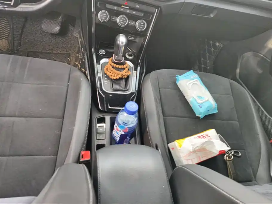 Volkswagen T-ROC exploring Songs