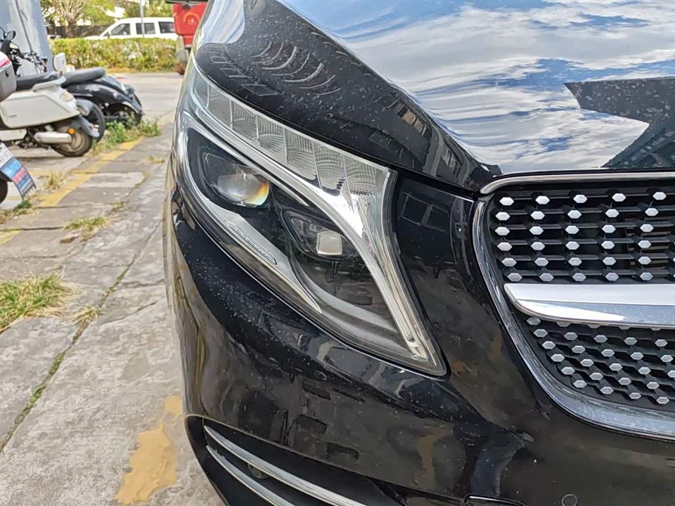 Mercedes-Benz V-class