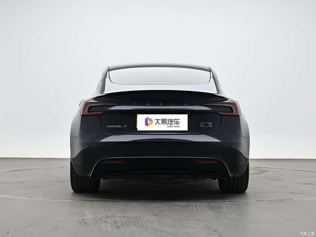 Tesla Model 3, 2025 4