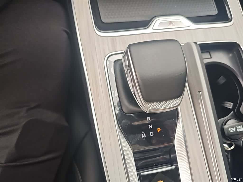 Hongqi HS5, 2025 14