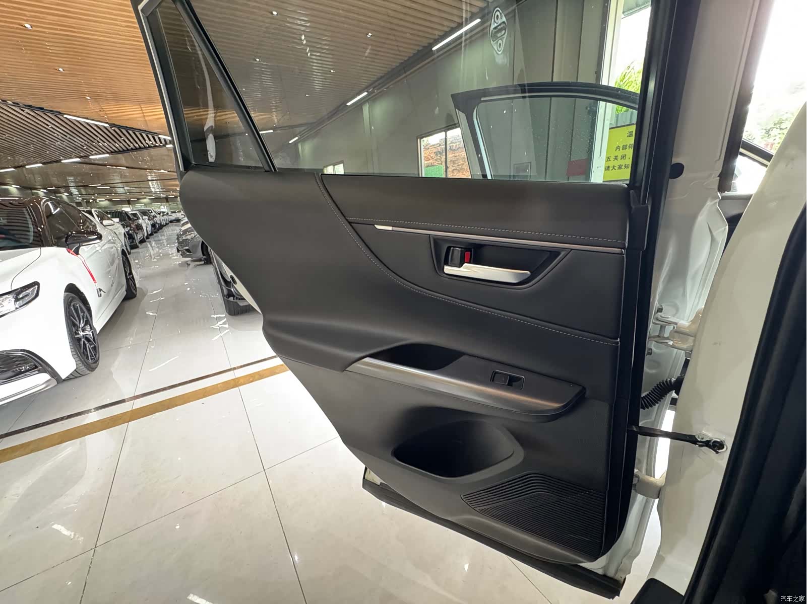 Toyota Venza, 2023 18