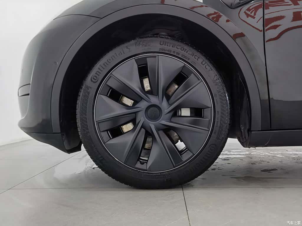 Tesla Model Y, 2024 17