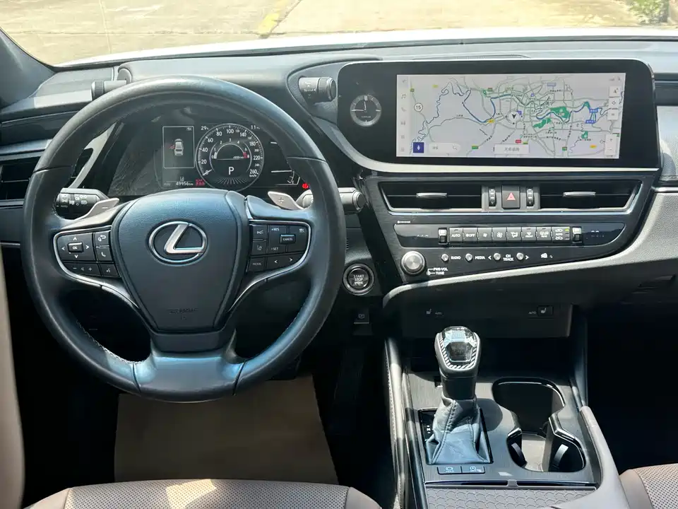 Lexus ES
