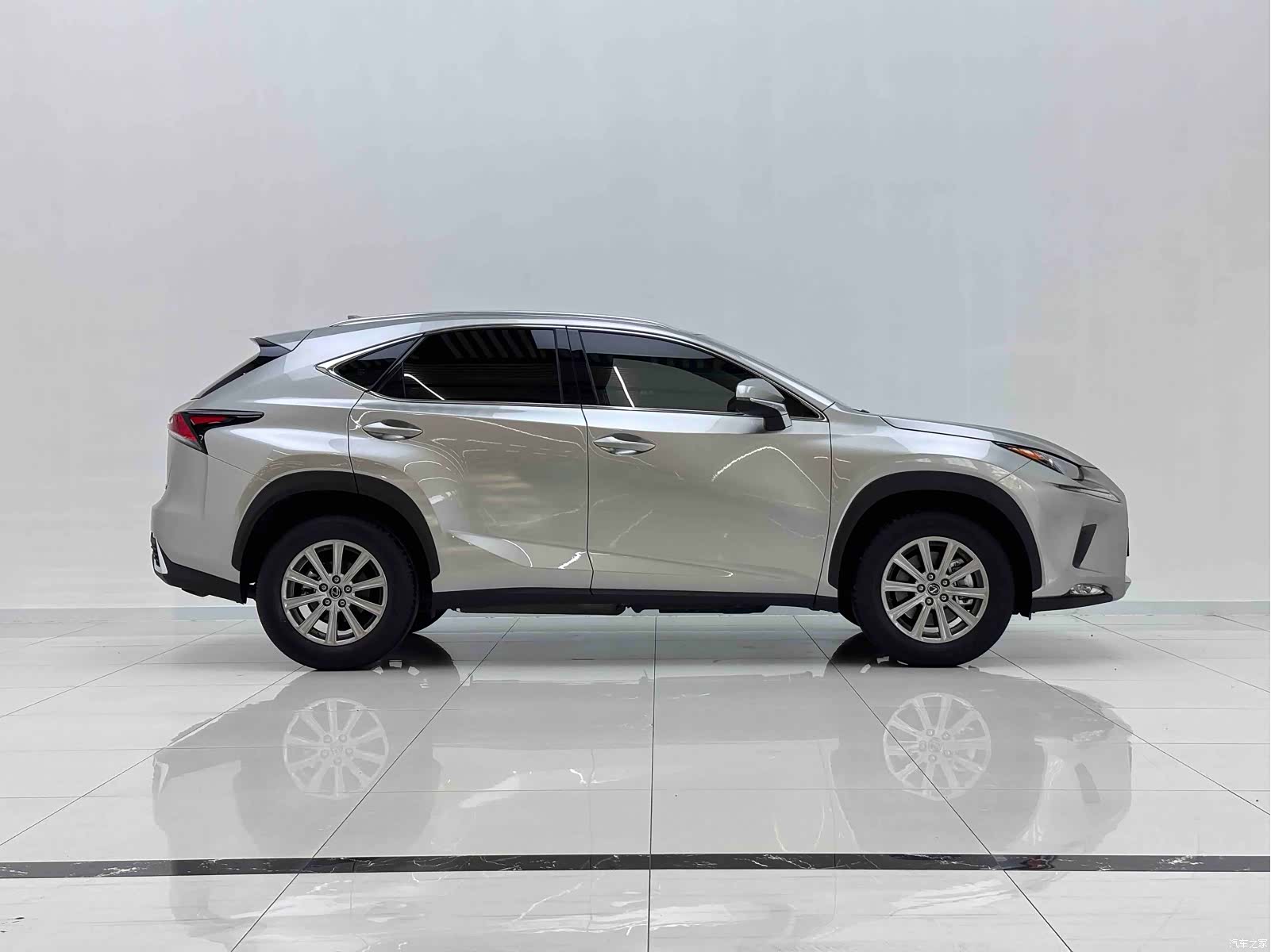 Lexus NX, 2021 4