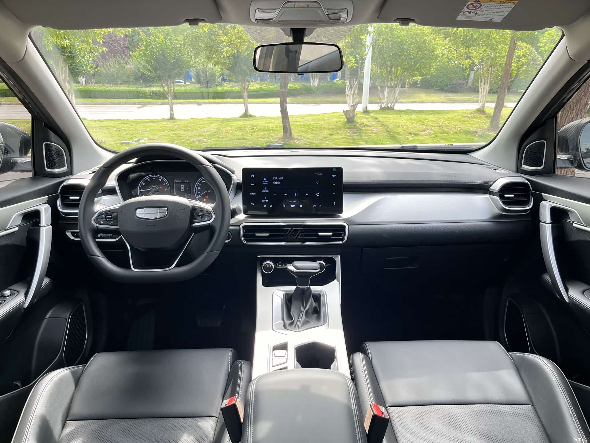 Geely Coolray, 2025 12