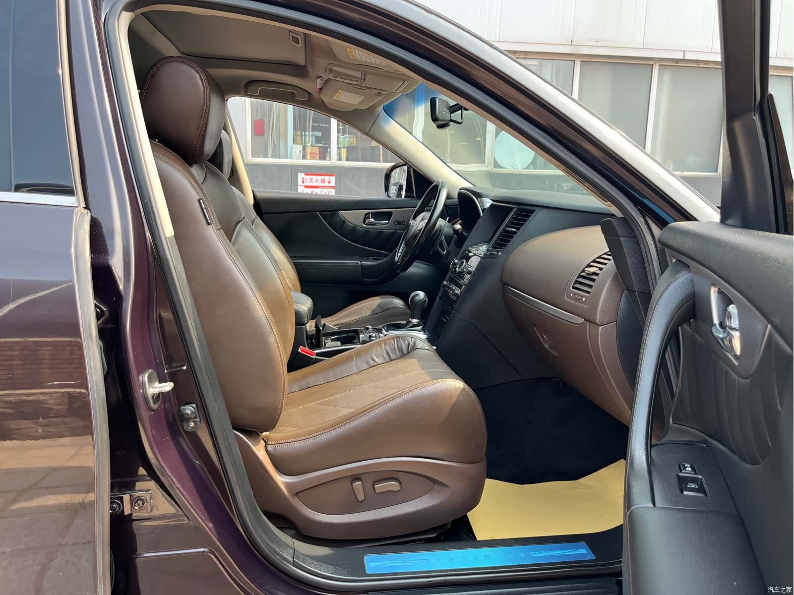 Infiniti FX35, 2012 23