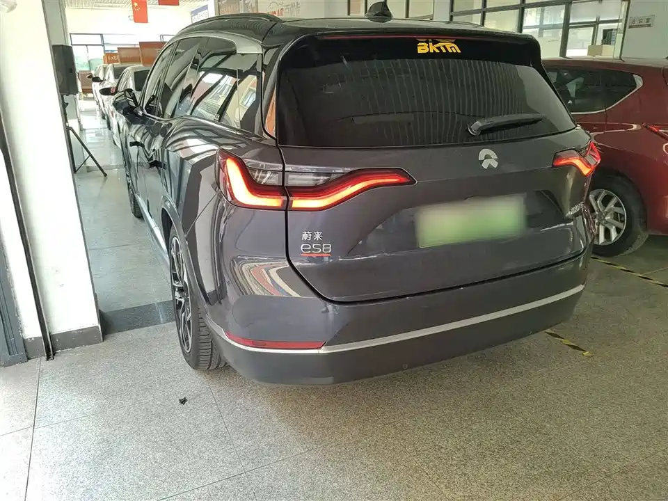 NIO ES8