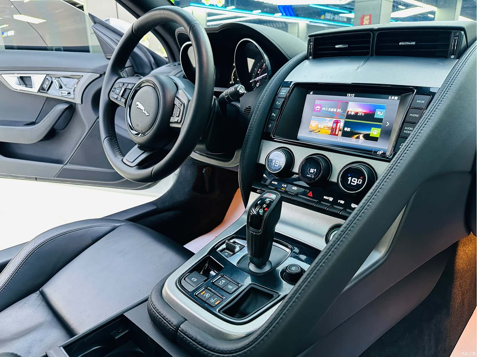Jaguar F-TYPE, 2017 11