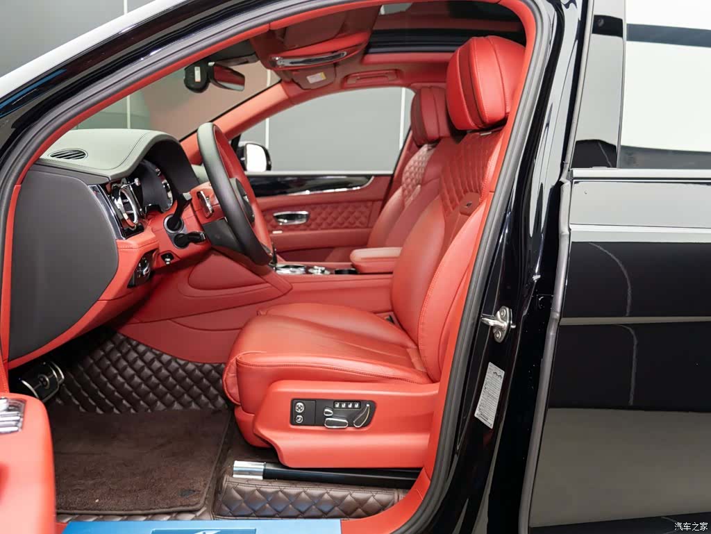 Bentley Bentayga, 2022 8