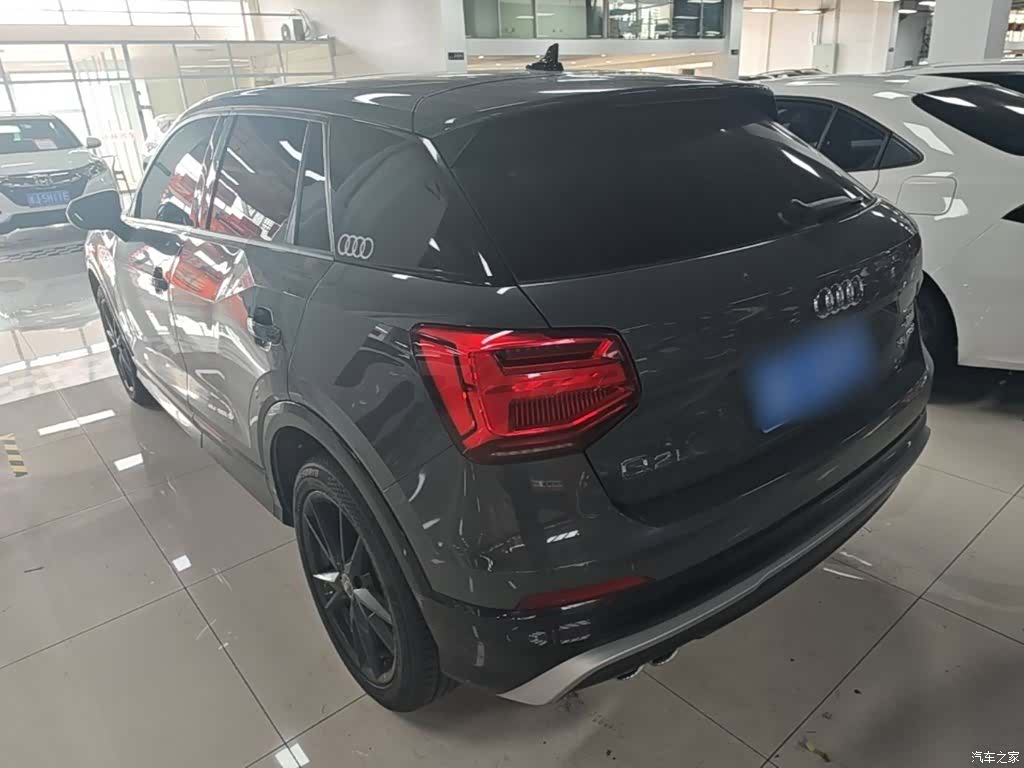 Audi Q2L, 2020 все фото