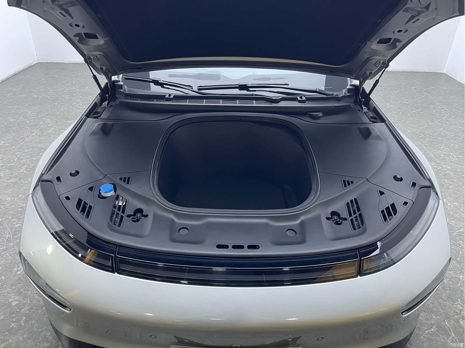 Xpeng P7, 2022 17