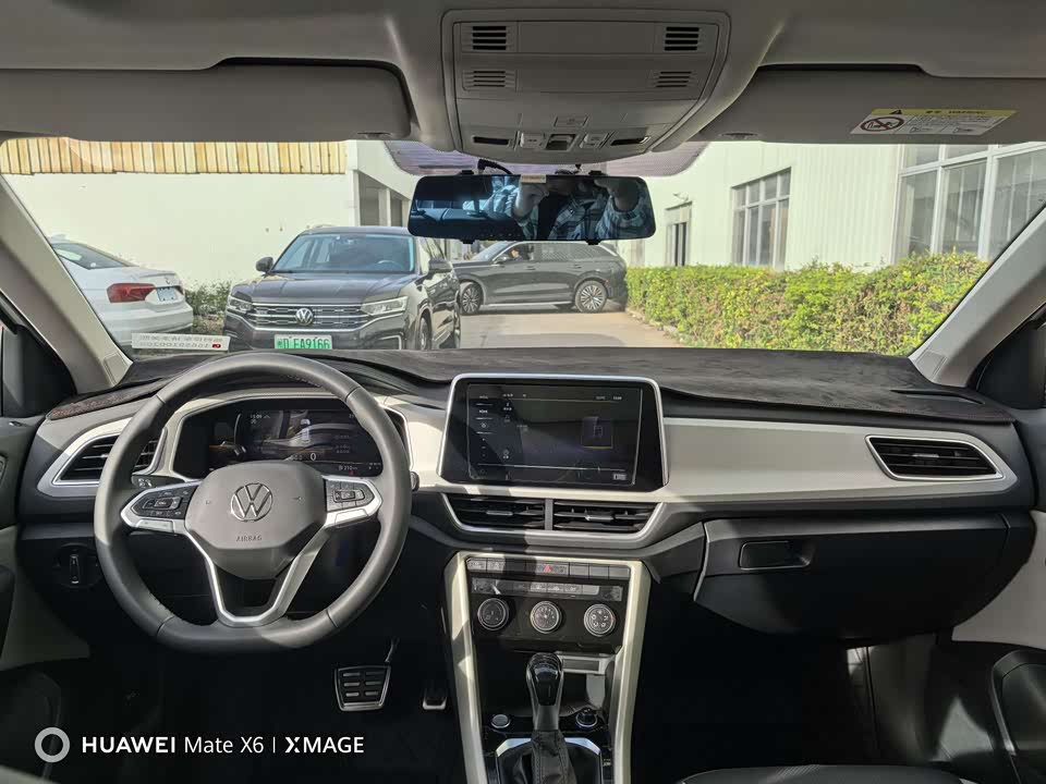 Volkswagen T-ROC exploring Songs