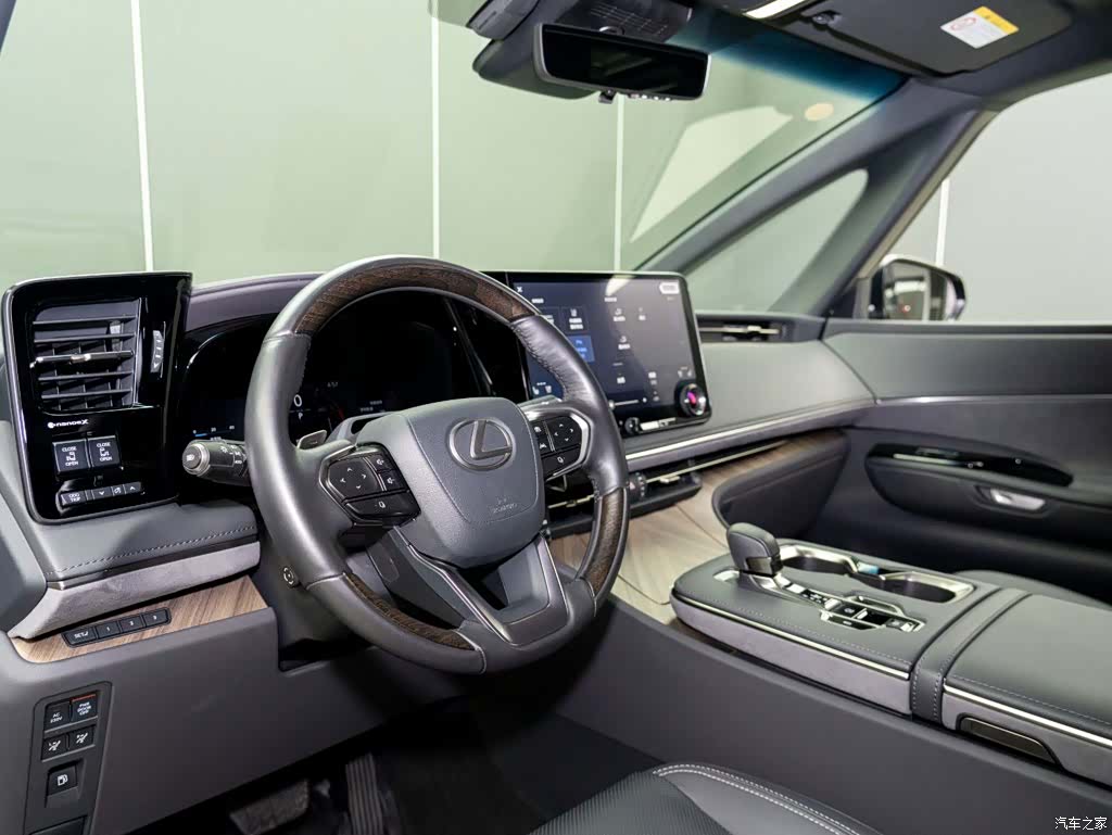 Lexus LM, 2024 8