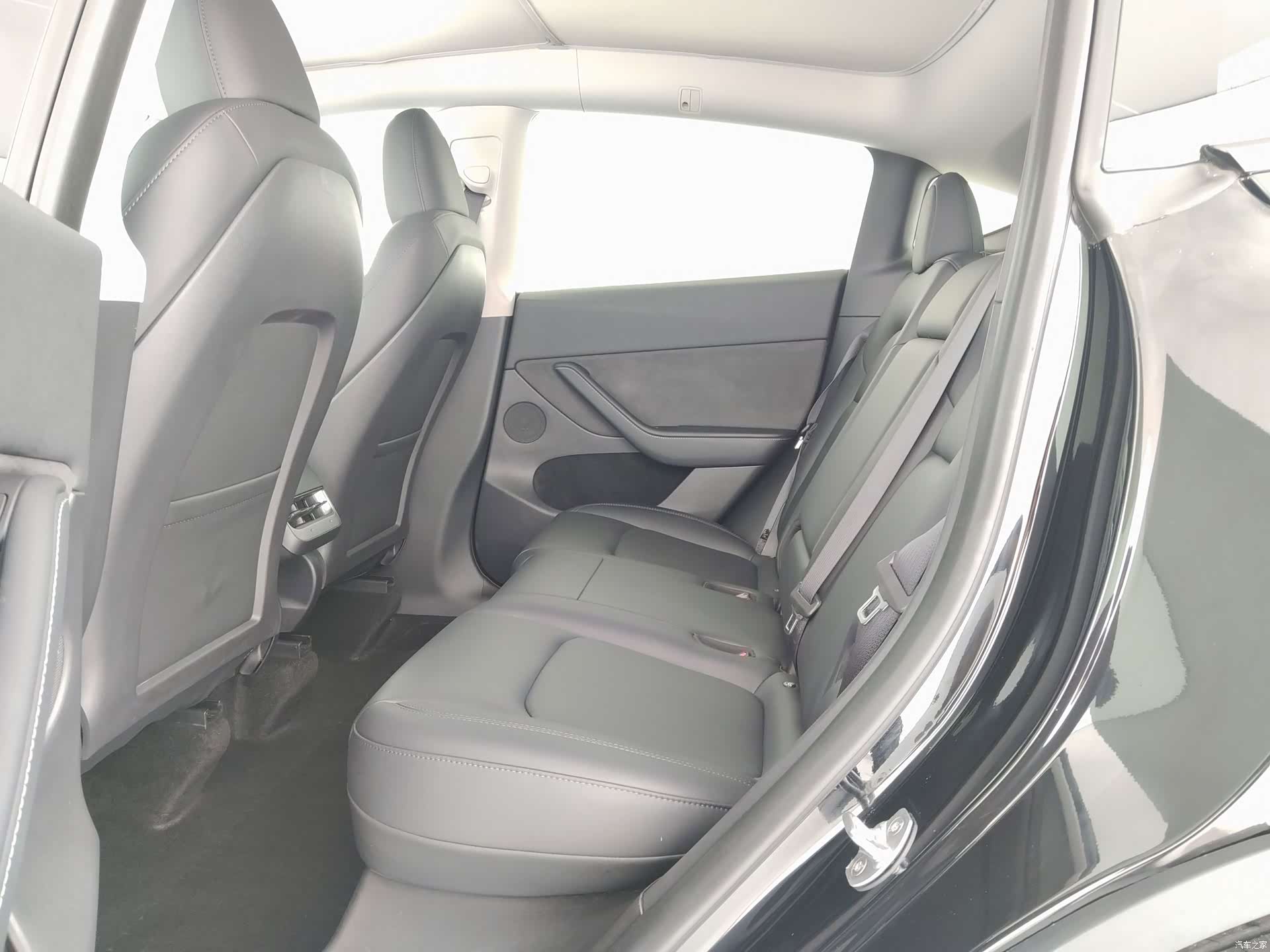 Tesla Model Y, 2023 9