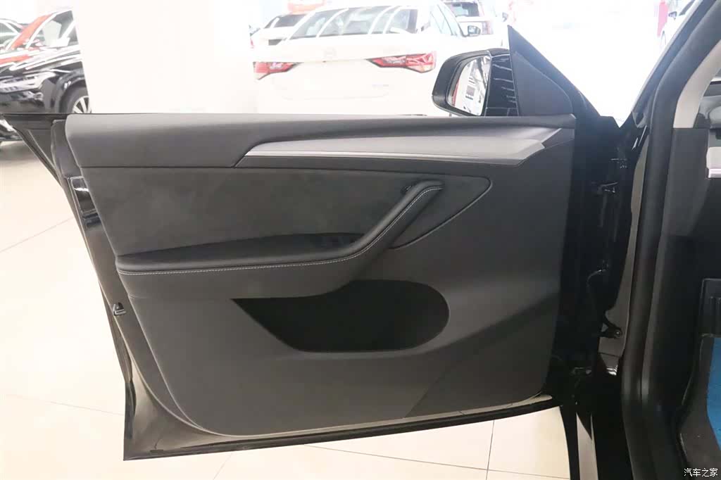 Tesla Model Y, 2024 16
