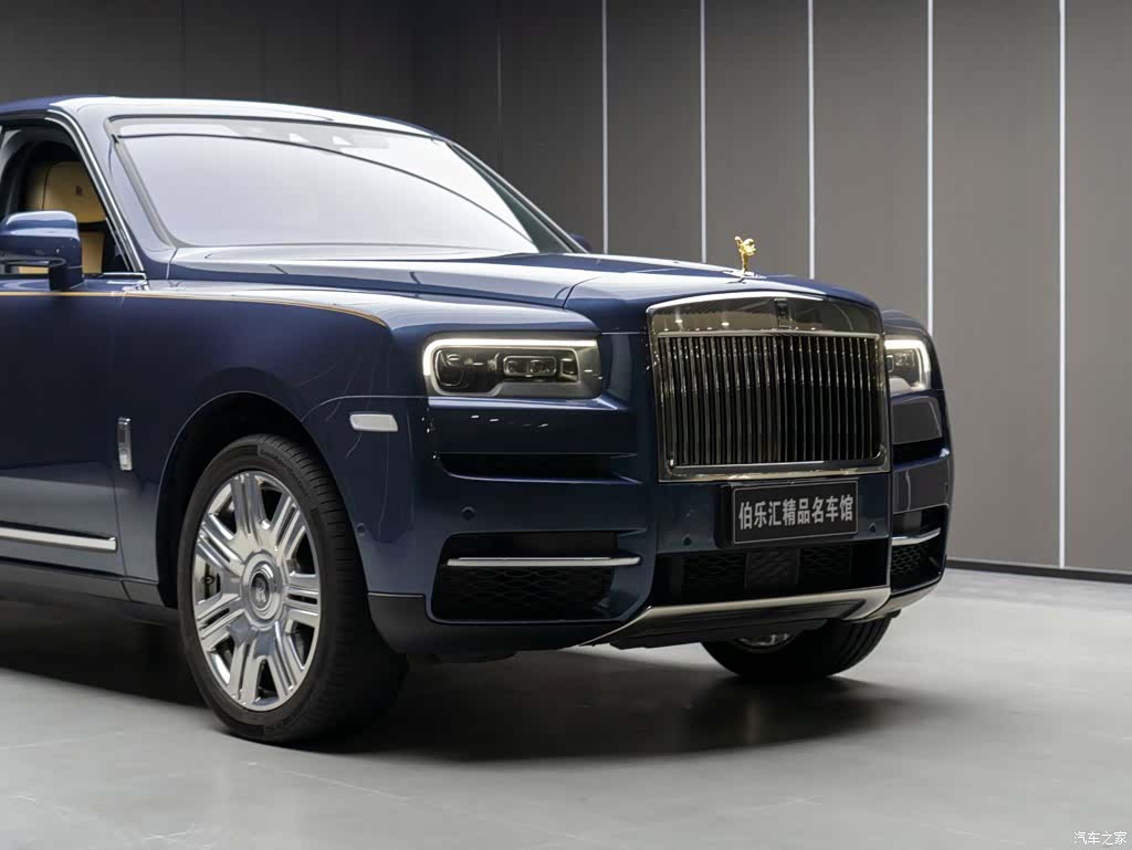 Rolls-Royce Cullinan, 2022 4