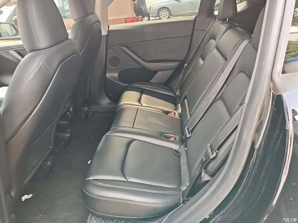 Tesla Model Y, 2023 17