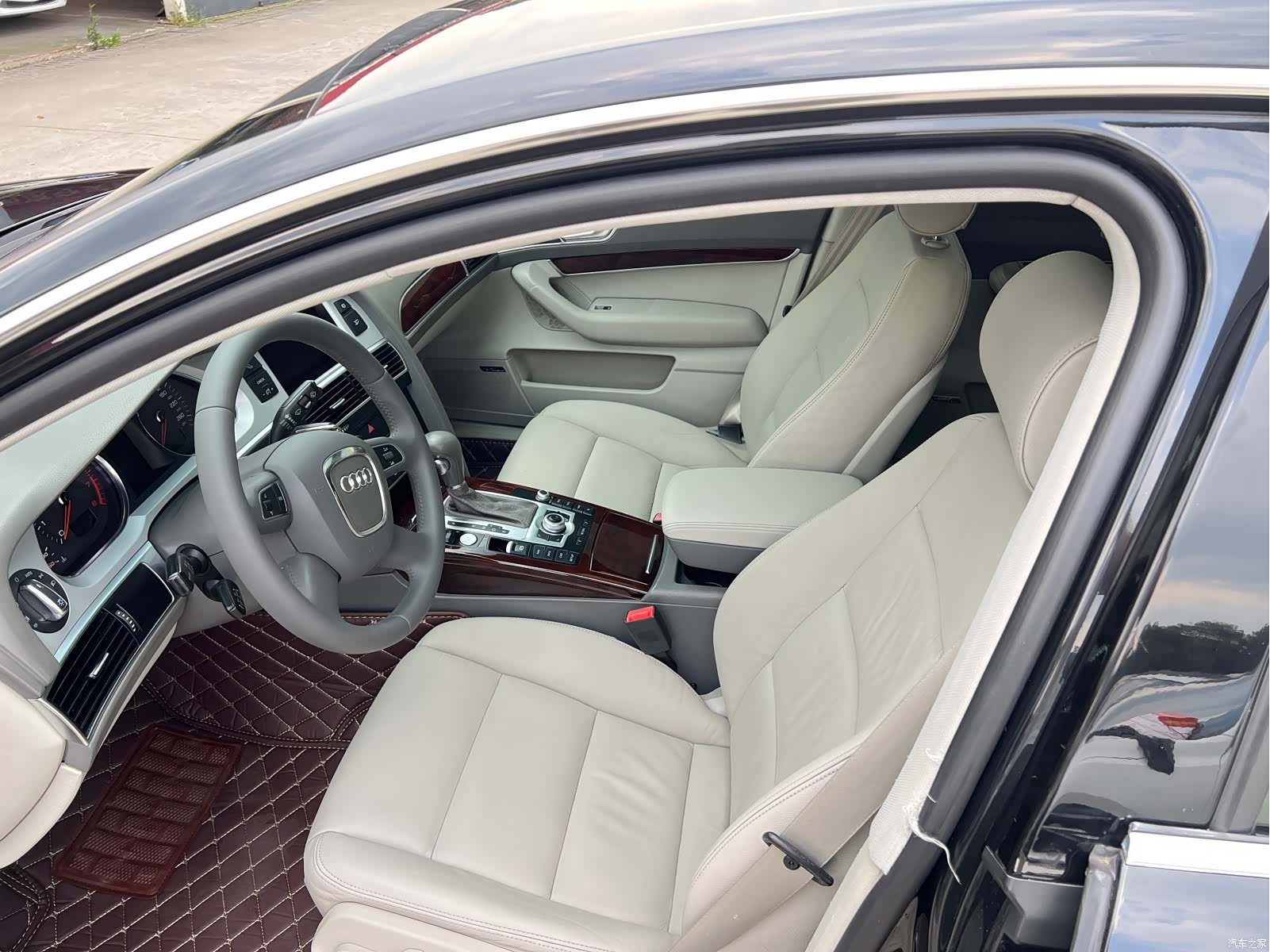 Audi A6L, 2011 10