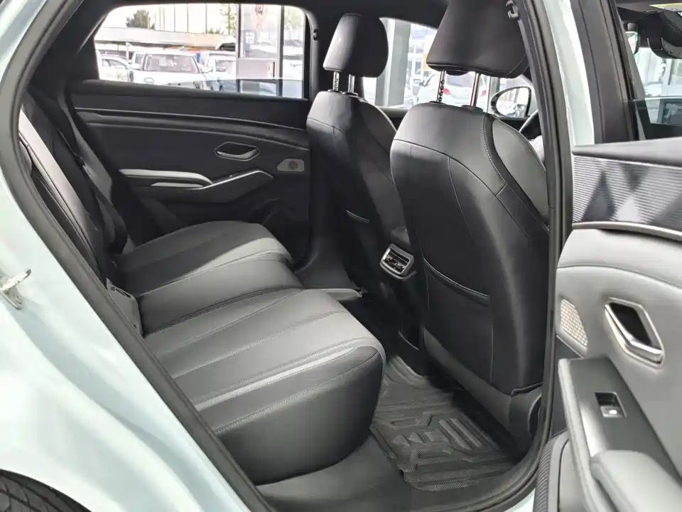 BYD Qin L