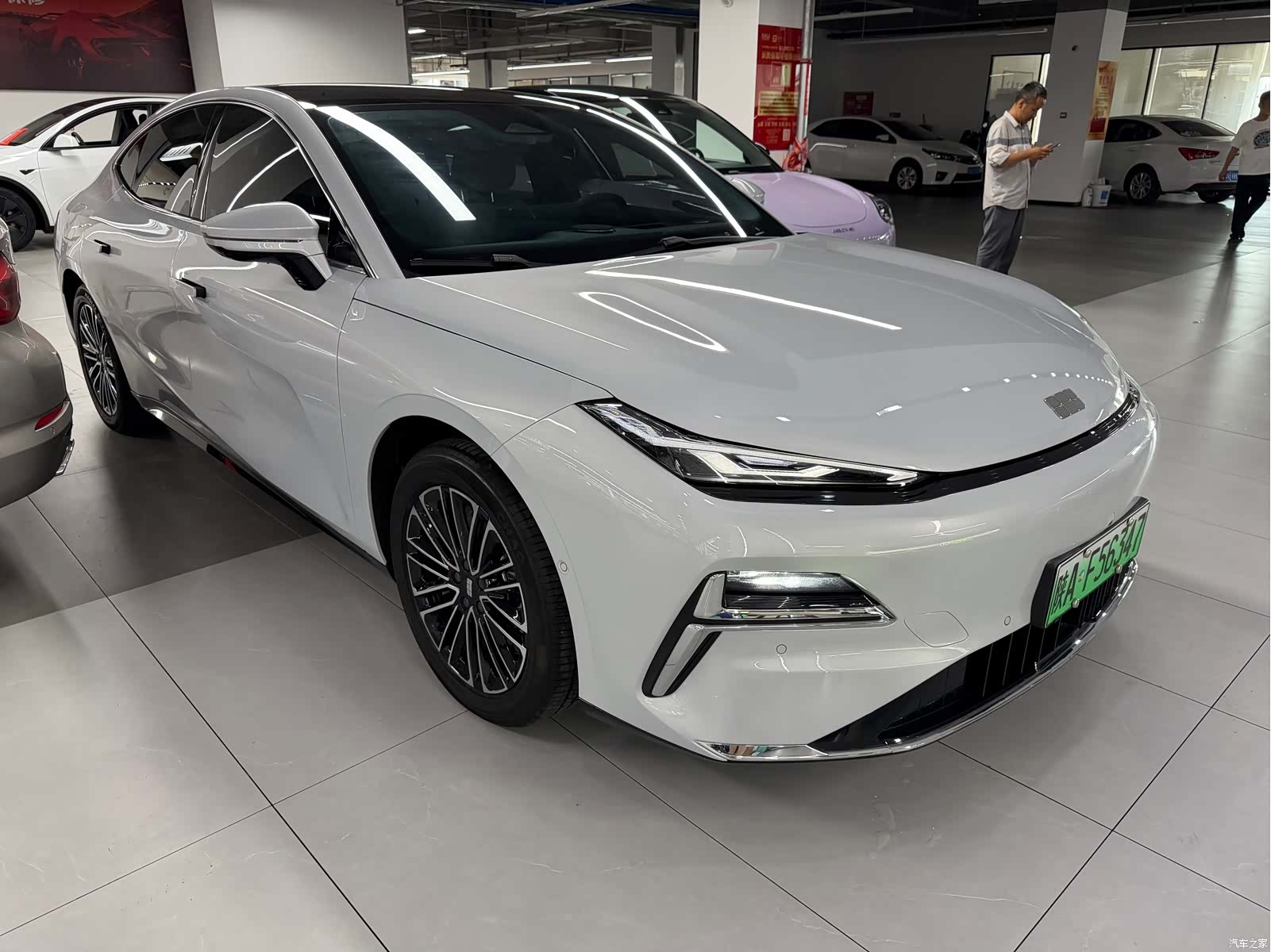 Geely 8, 2025 3