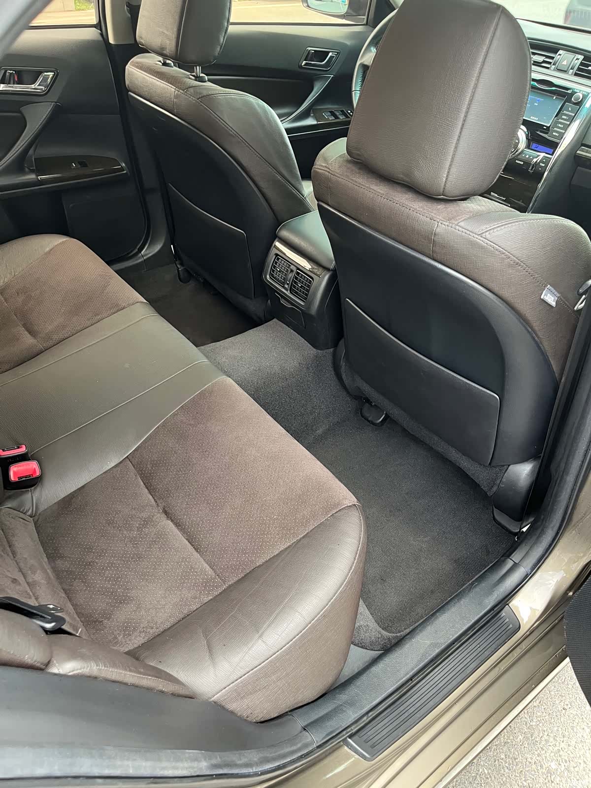 Toyota 2.5V, 2015 9
