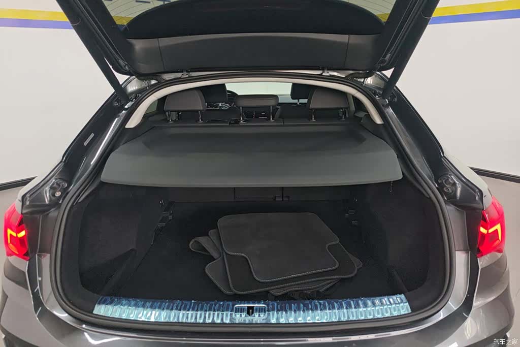 Audi Q3, 2021 4