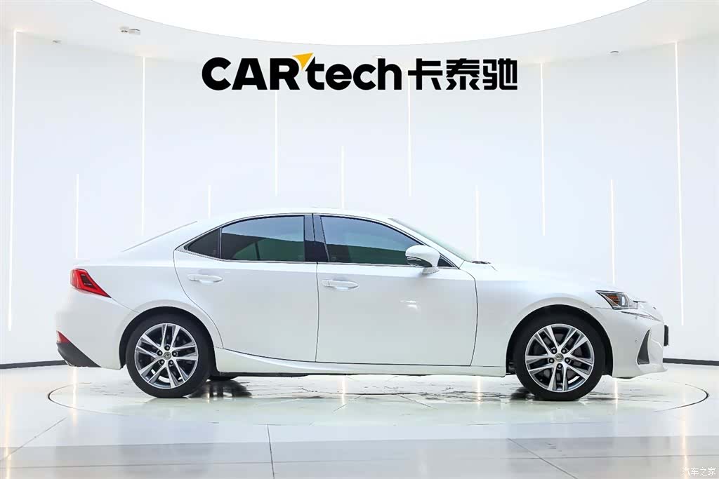 Lexus IS, 2017 3