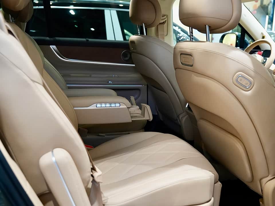 AITO Ask the world M9