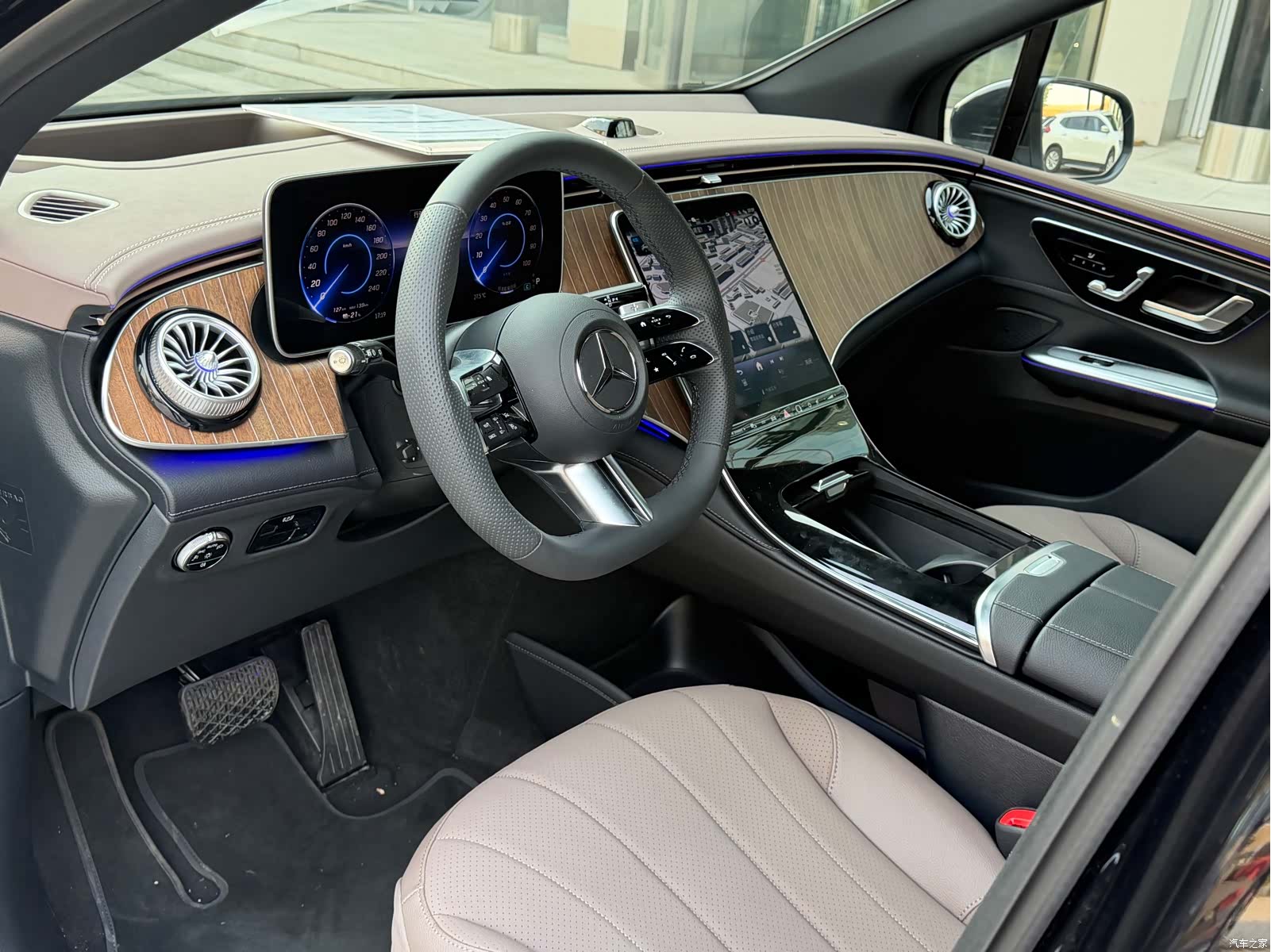 Mercedes-Benz EQE, 2025 18