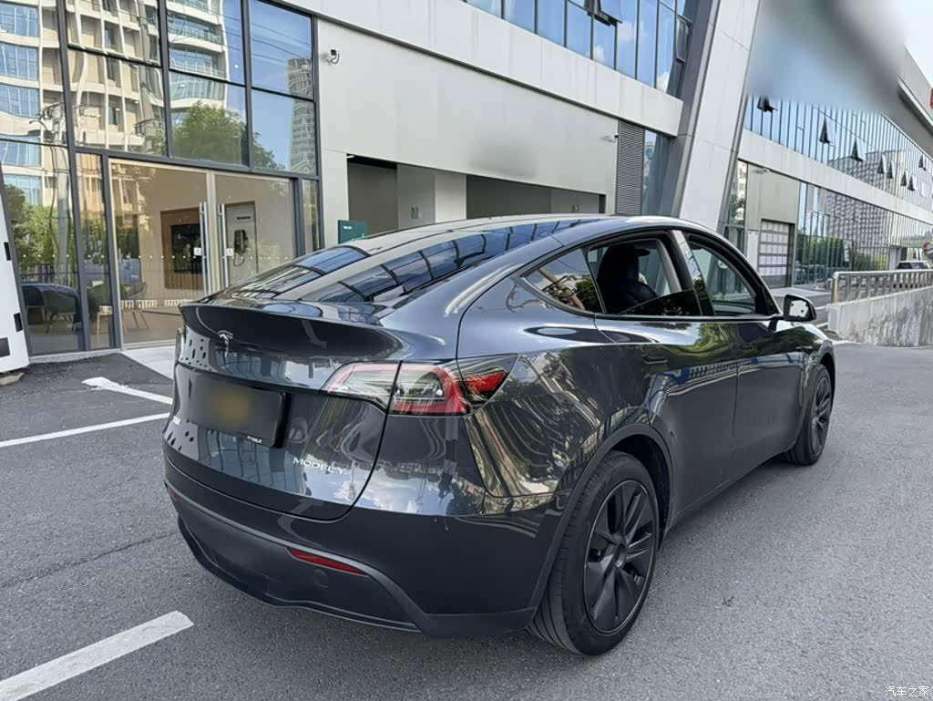 Tesla Model Y, 2024 15