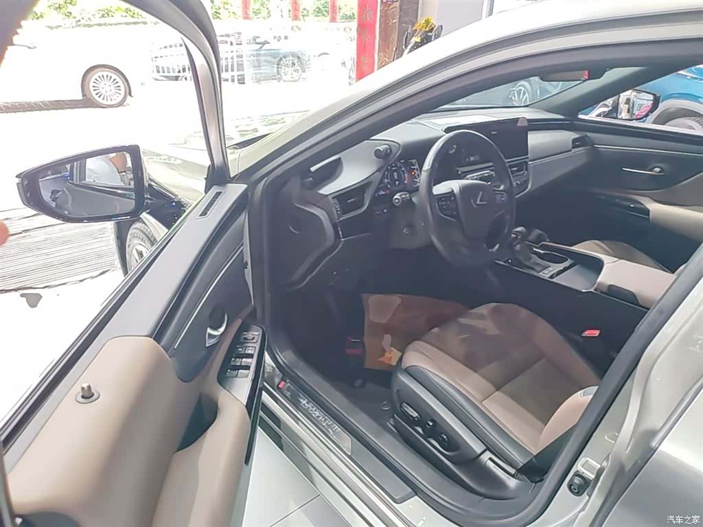 Lexus ES, 2023 16