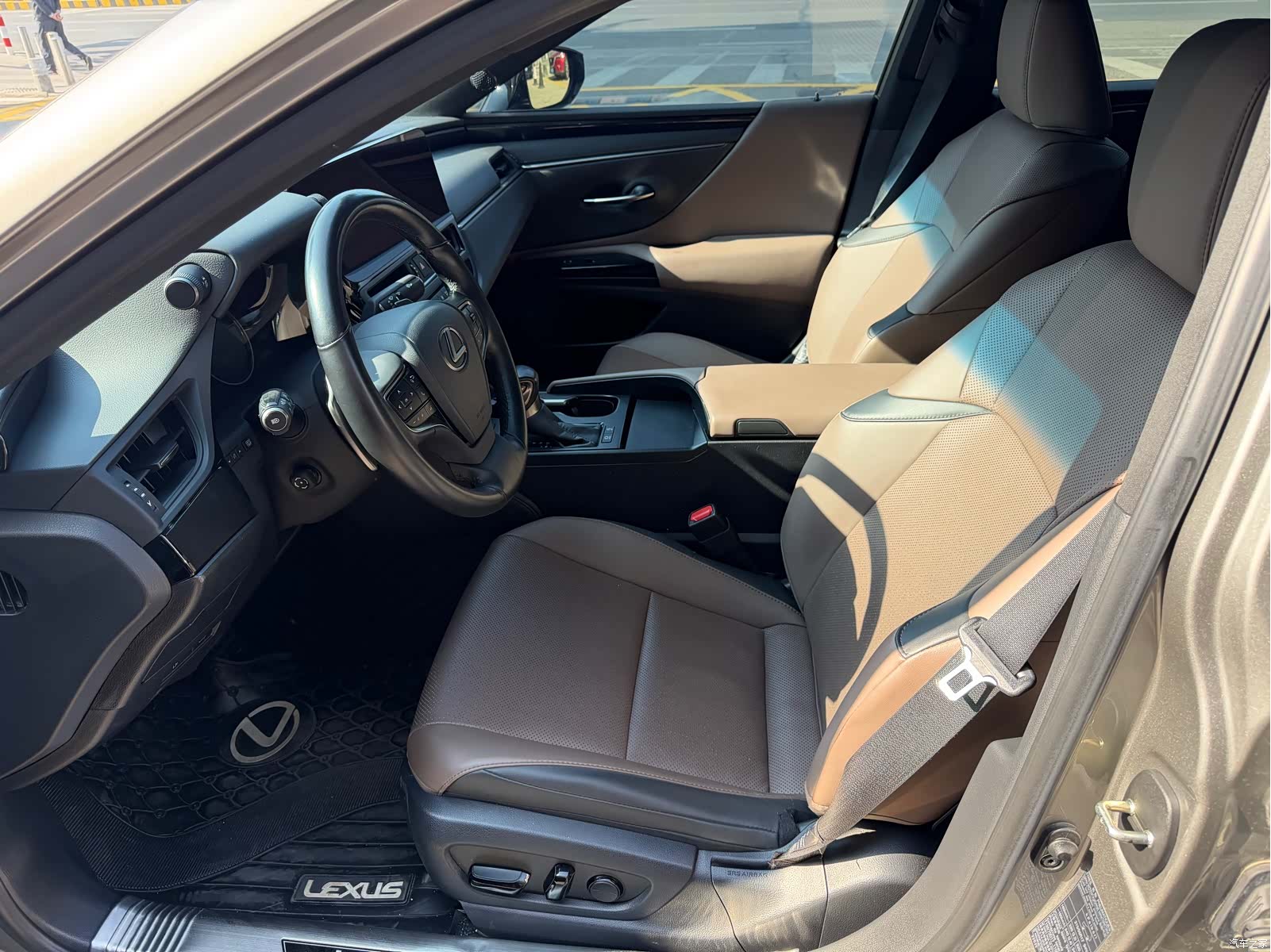 Lexus ES, 2024 4