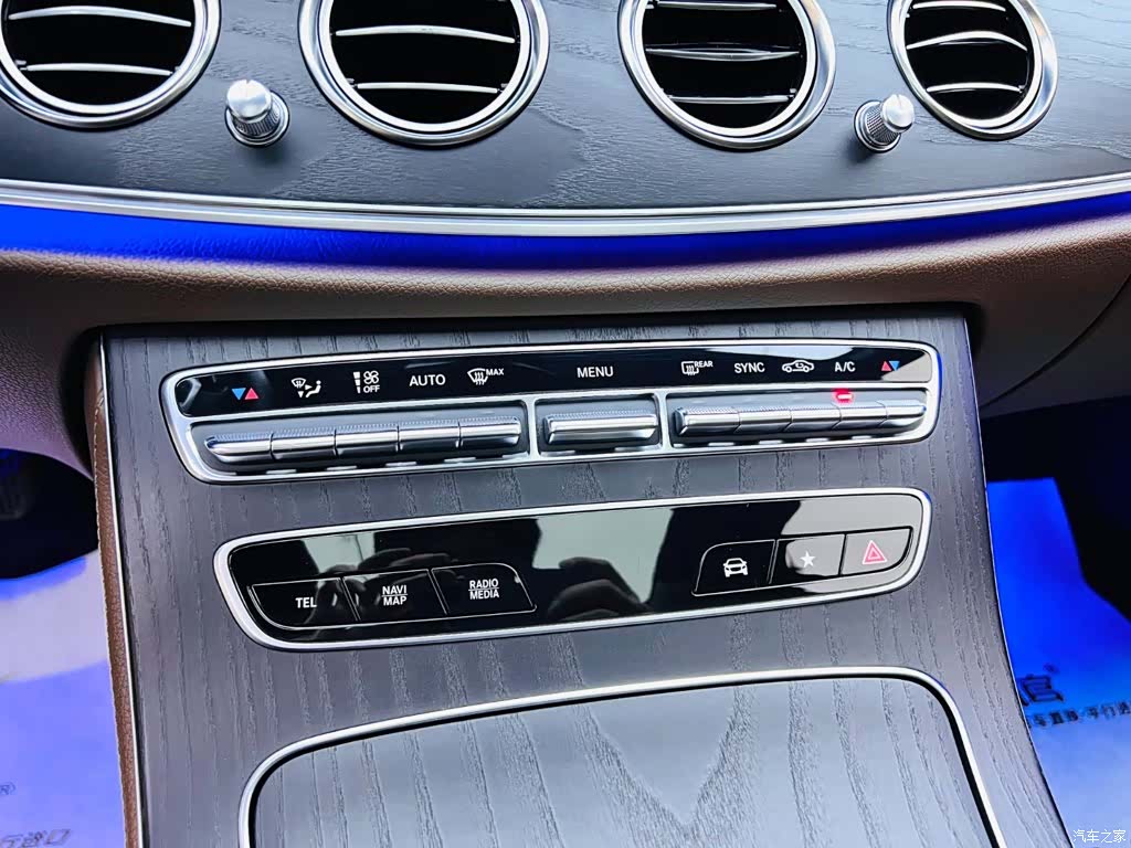 Mercedes-Benz E-Class, 2022 14