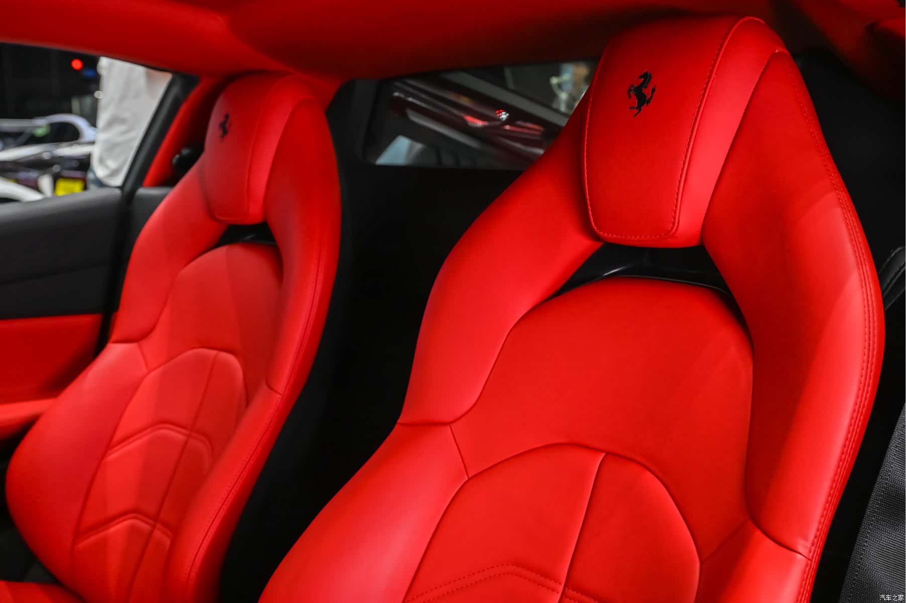 Ferrari 488, 2016 13