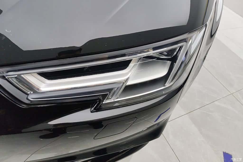 Audi A4L, 2020 все фото