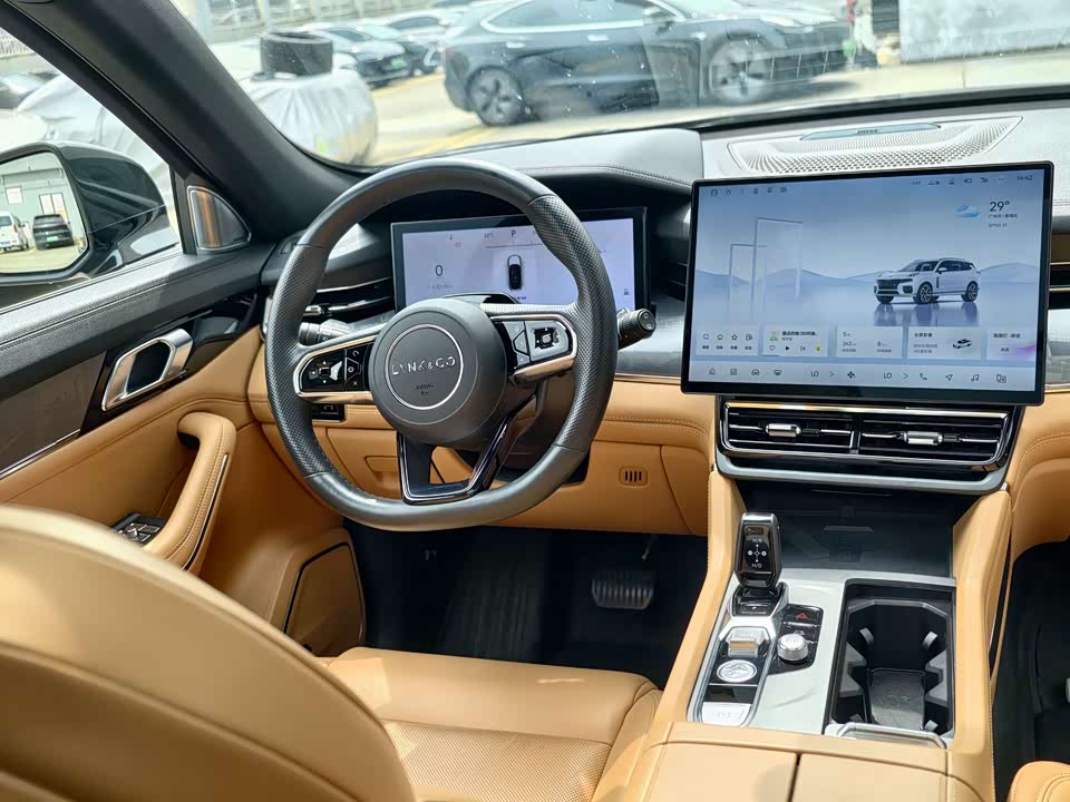 Lynk & Co 09 EM-P