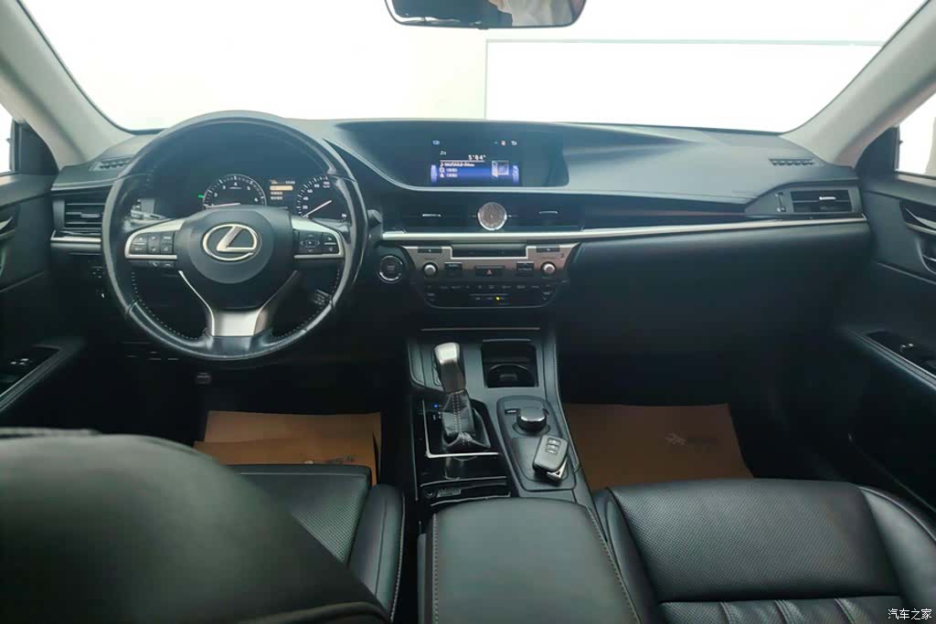 Lexus ES, 2016 12