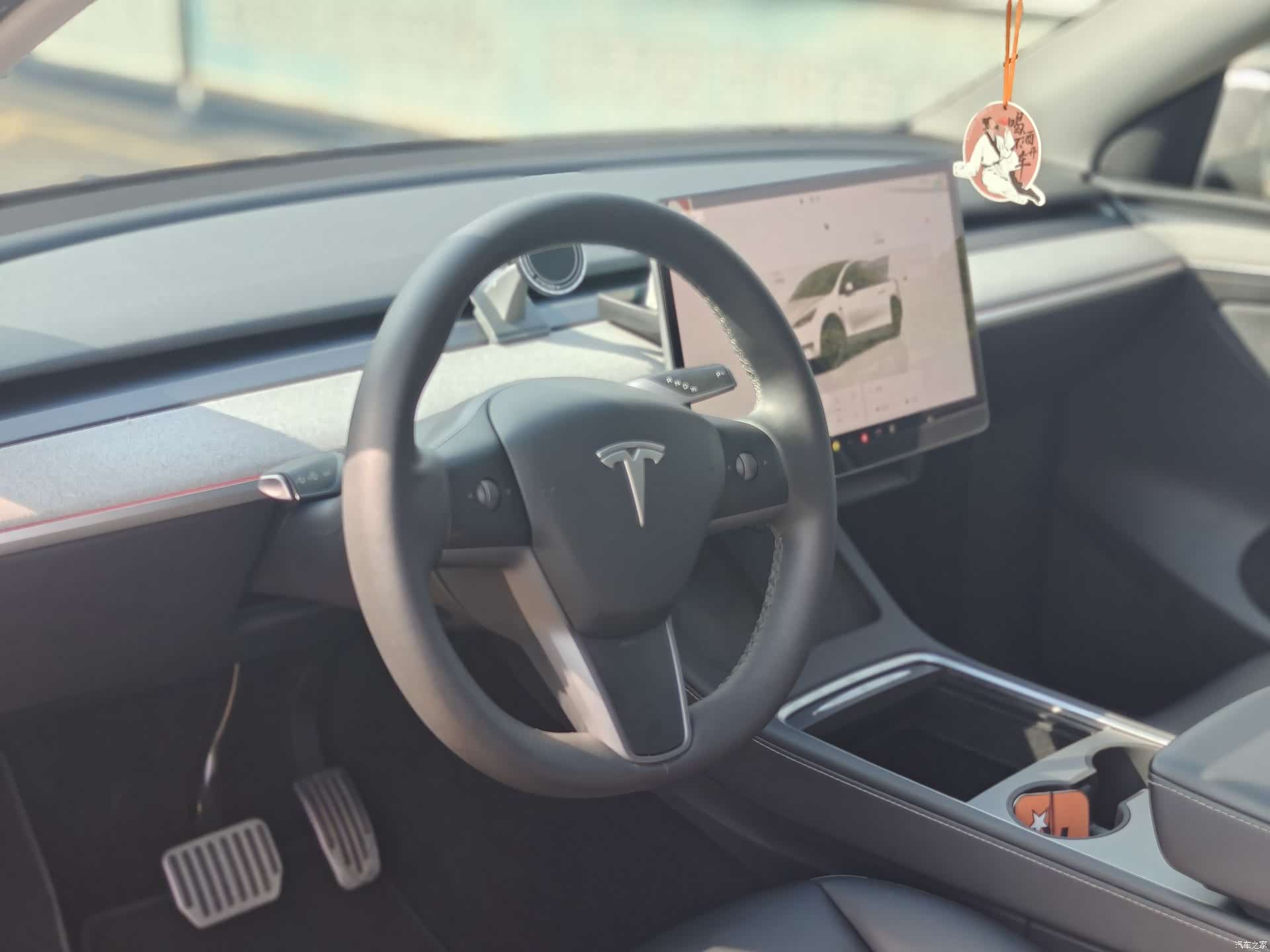 Tesla Model Y, 2023 4