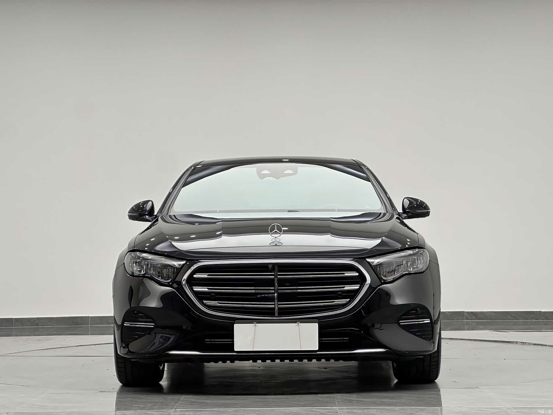 Mercedes-Benz E-Class, 2025 4