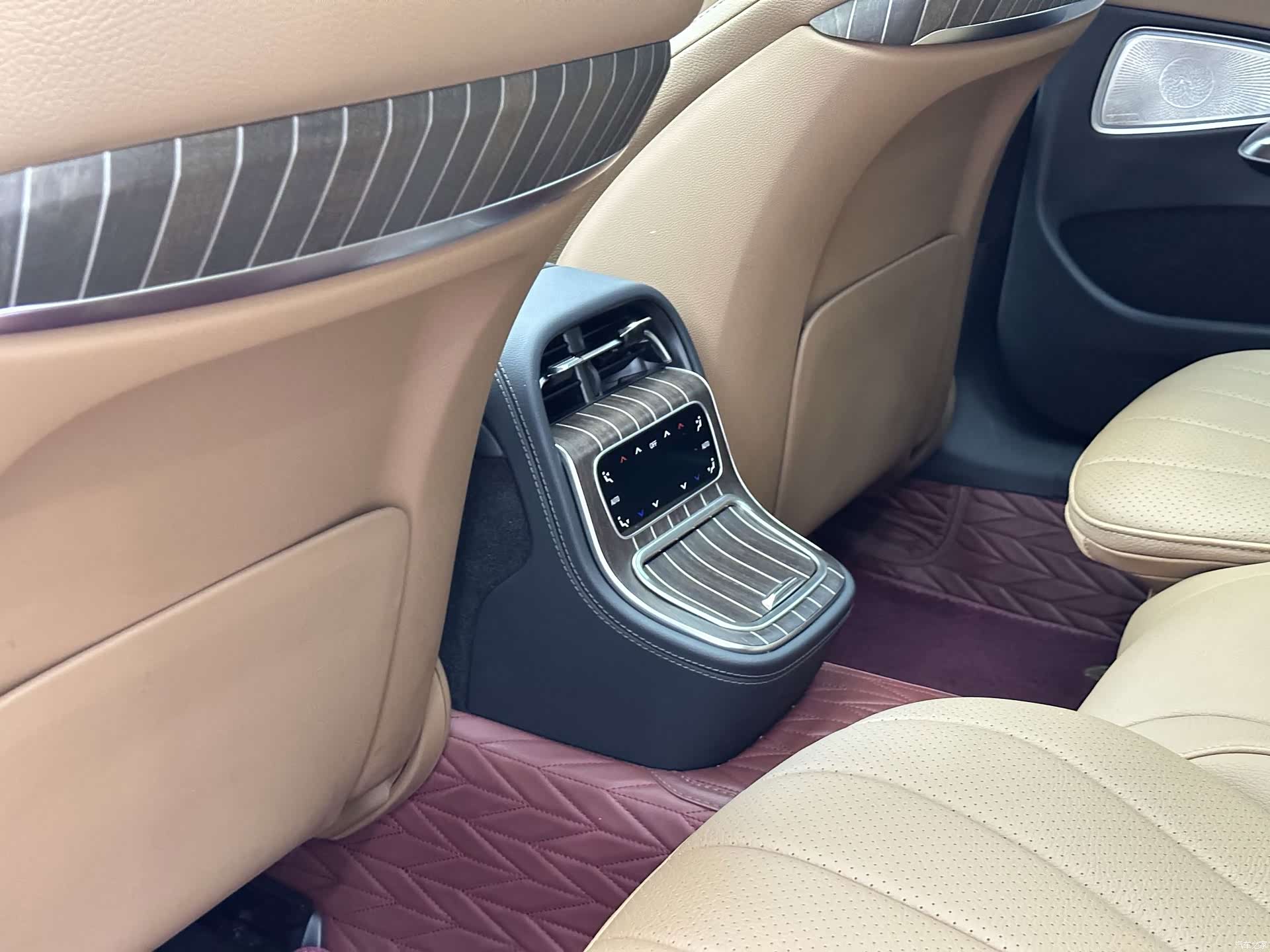 Mercedes-Benz E-Class, 2025 19