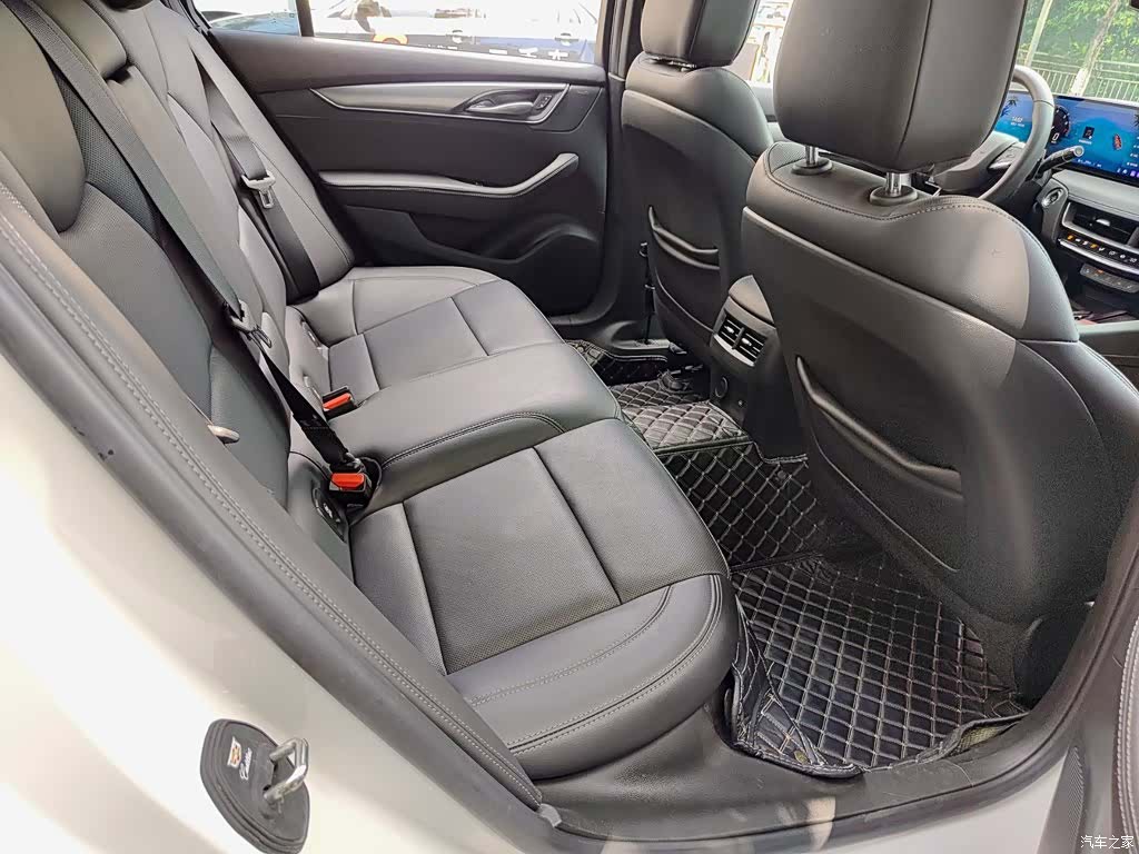 Cadillac CT5, 2025 11