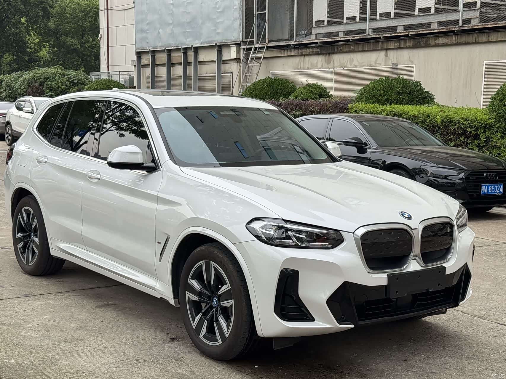 BMW iX3, 2023 3