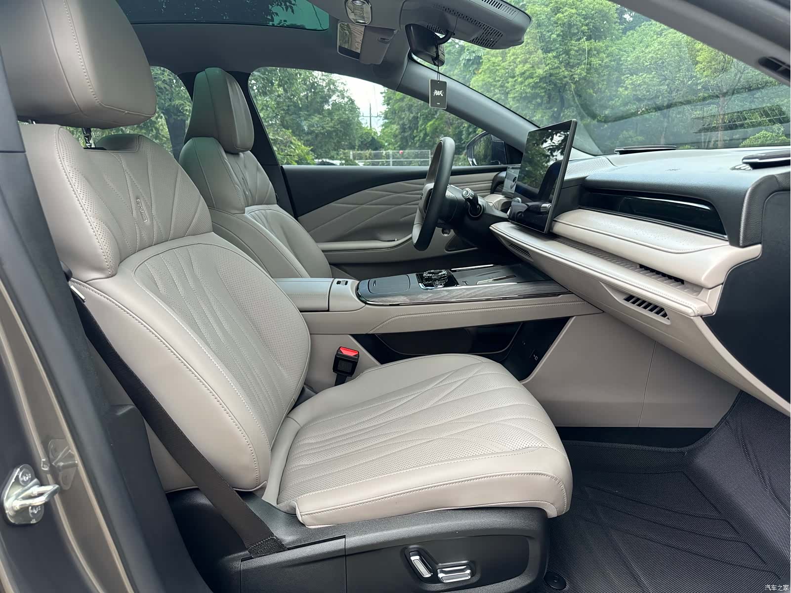 Geely 8, 2025 36