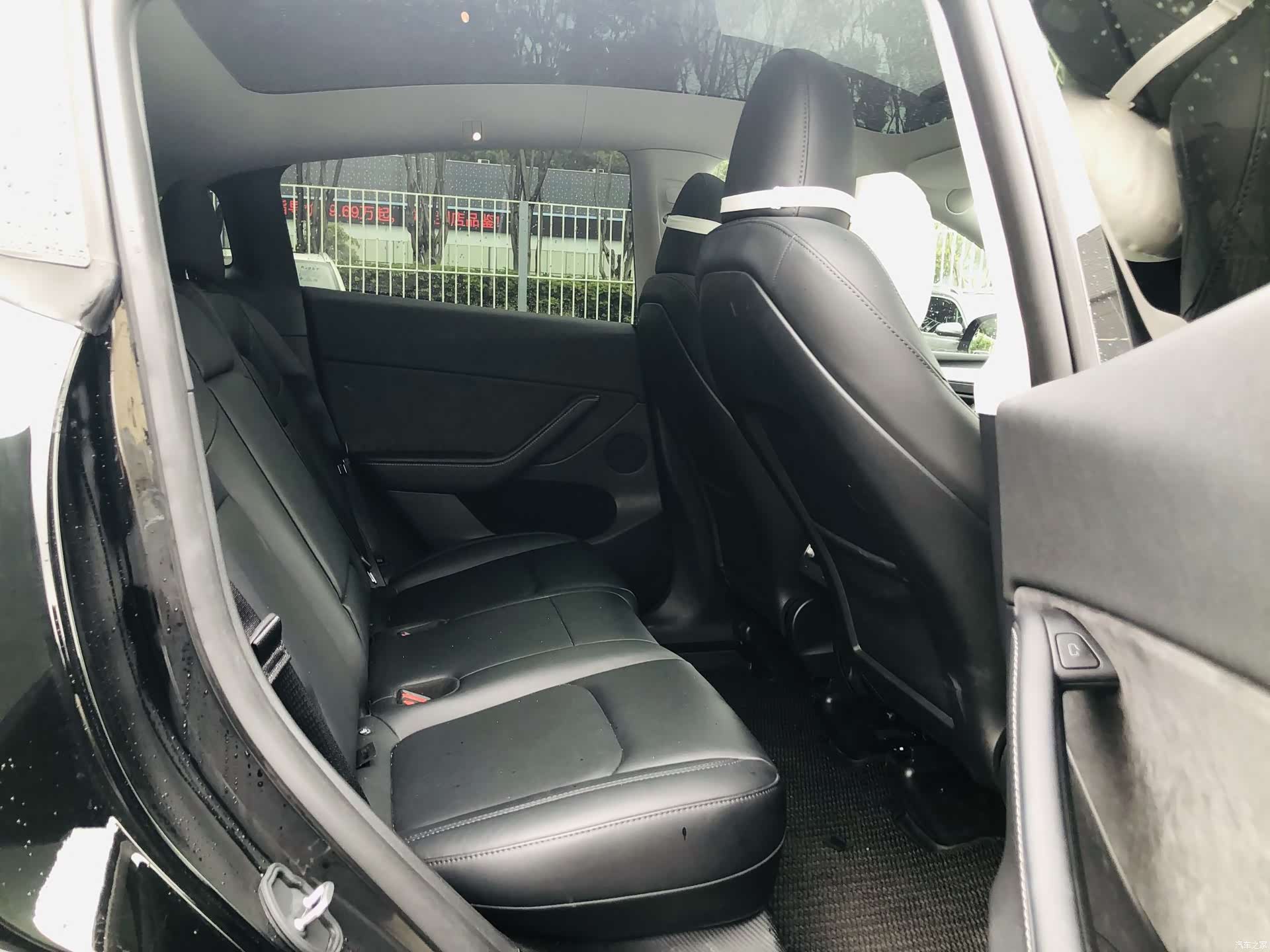 Tesla Model Y, 2023 14