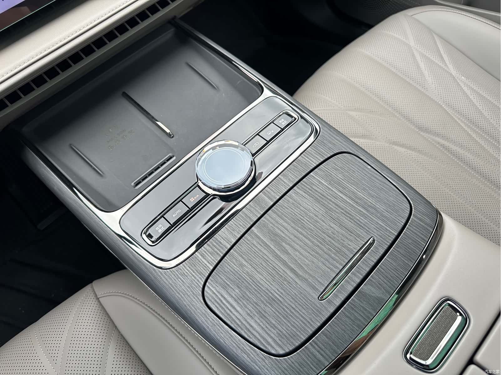 Geely 8, 2025 25