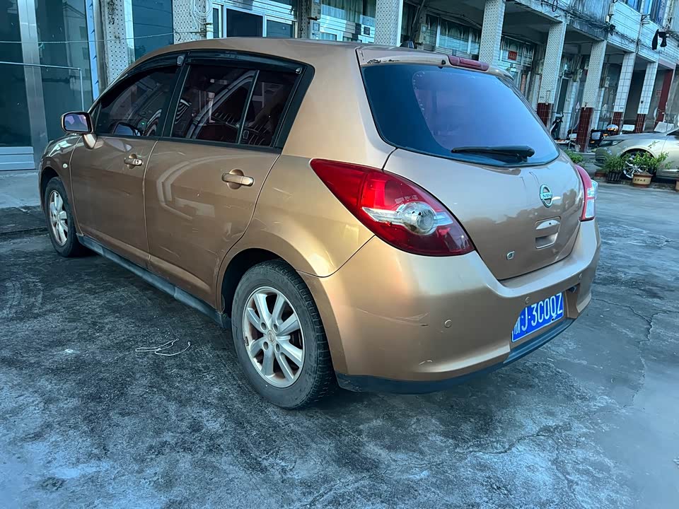 Nissan TIIDA Nissan TIIDA